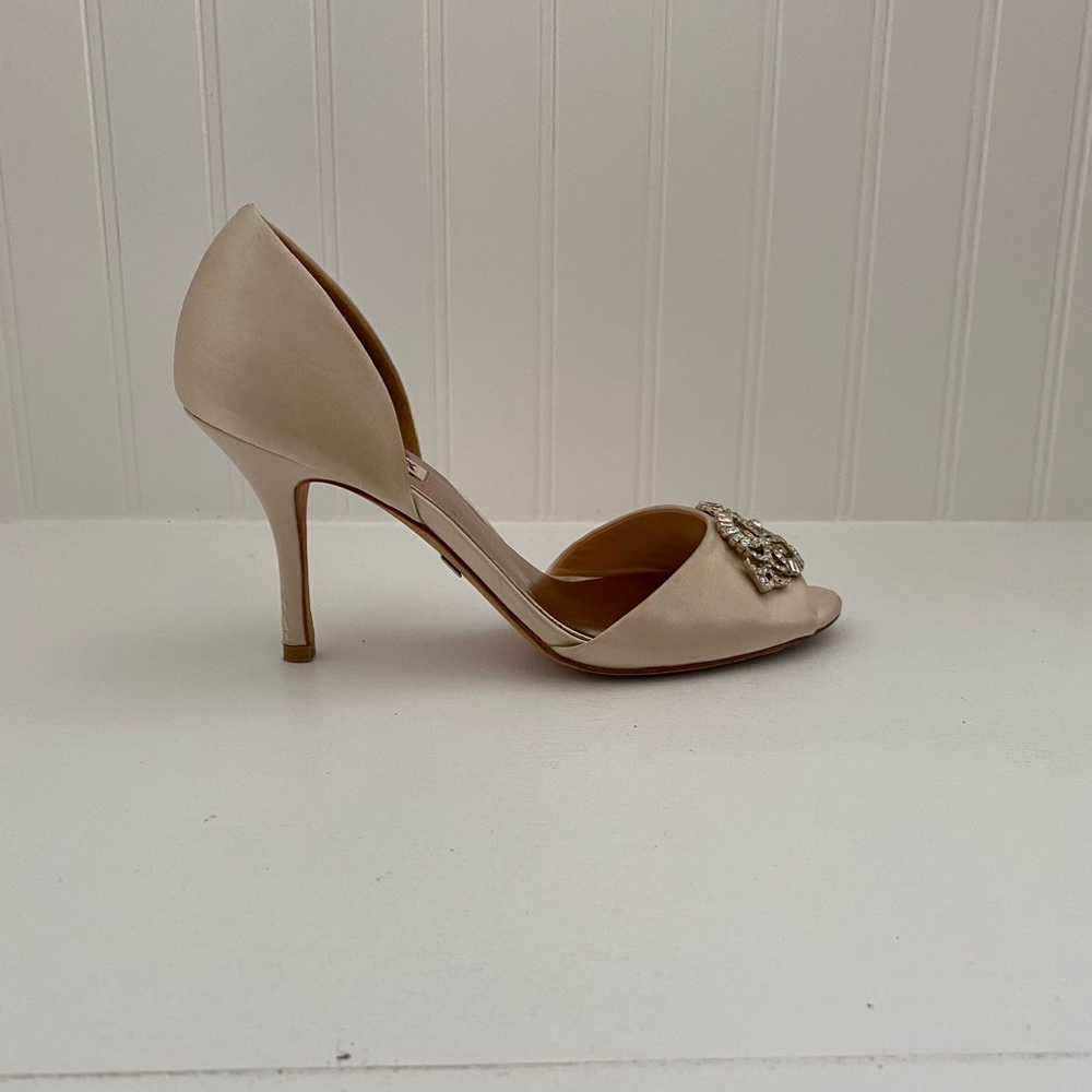BADGLEY MISCHKA- satin heels size 8M